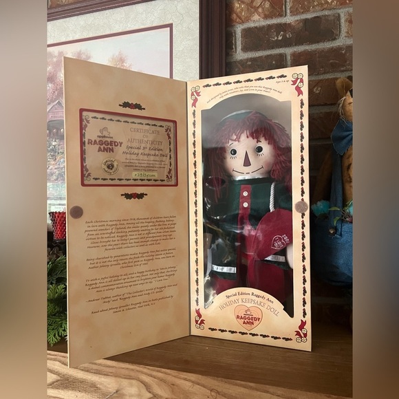 Raggedy Ann Special
Edition Collector Holiday
Keepsake Doll - Picture 1 of 10